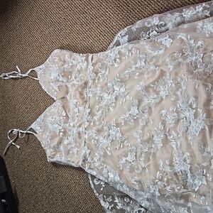 Elegant Lace Wedding Dress in Cream